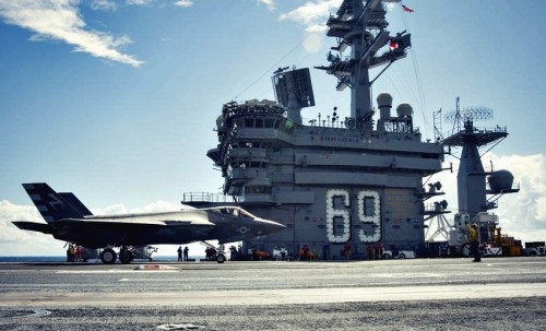 Tiêm kích F-35C xuất kích trên tàu USS Dwight D. Eisenhower.