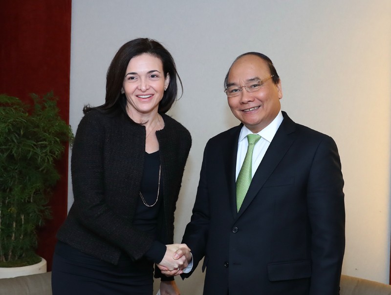 Thủ tướng Chính phủ Nguyễn Xuân Phúc và Giám đốc điều hành tập đoàn Facebook Sheryl Sandberg.