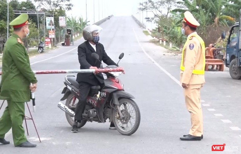 Hải Phòng triển khai các chốt chặn đảm ngừng tiếp nhận tất cả các công dân và hàng hóa từ tỉnh Hải Dương về Hải Phòng.