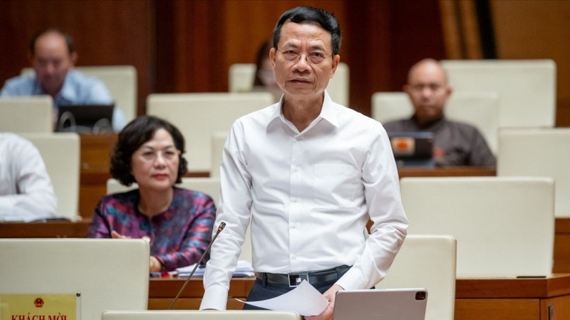 Bộ trưởng Bộ Thông tin và Truyền thông Nguyễn Mạnh Hùng phát biểu giải trình, làm rõ một số nội dung đại biểu Quốc hội nêu.