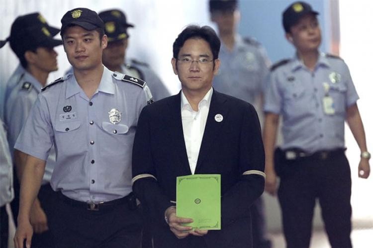 Nhà lãnh đạo của Samsung vừa bị kết án 5 năm tù giam vì nhiều tội danh khác nhau (Ảnh: CNN)