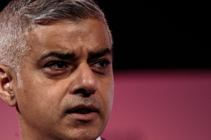 Thị trưởng London Sadiq Khan (Ảnh: Newsweek)