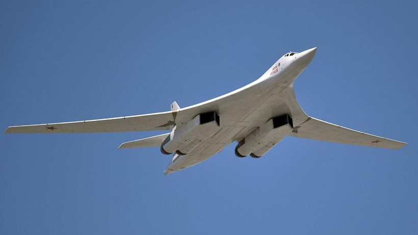 Tu-160, máy bay chiến lược mang tên lửa vượt 7.000 km tới Anadyr tham gia tập trận (Ảnh: Sputnik)