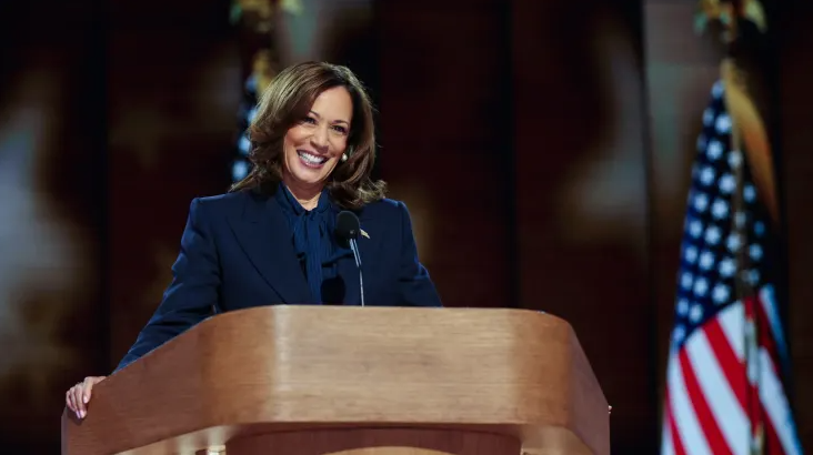 Phó Tổng thống Mỹ Kamala Harris thường xuyên chia sẻ những lời dạy mà bà nhận được từ mẹ mình (Ảnh: CNBC)