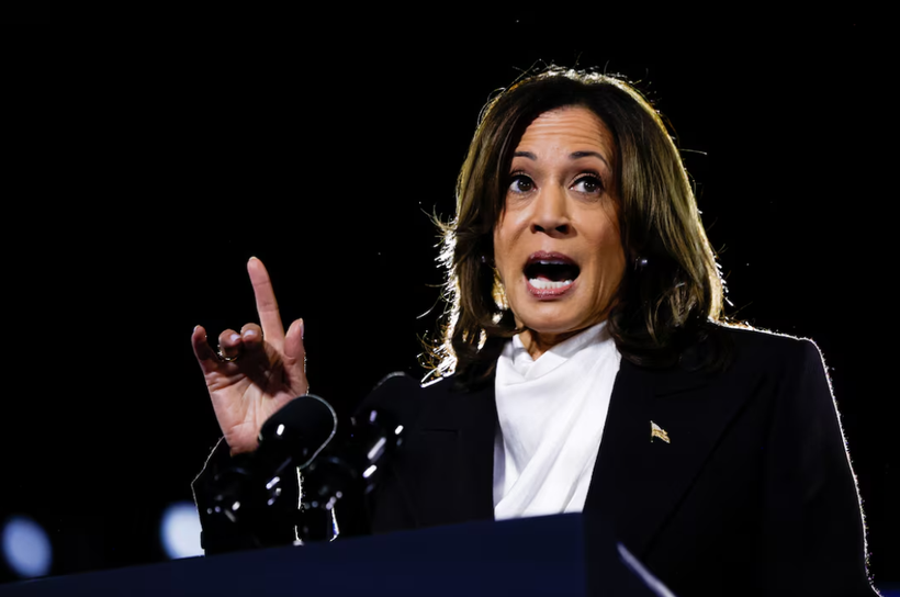 Phó Tổng thống Mỹ Kamala Harris có bài phát biểu tại National Mall hôm 29/10. Ảnh: Reuters