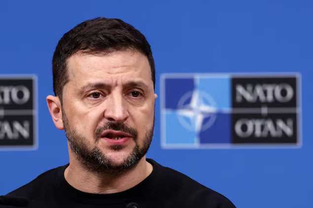 Tổng thống Ukraine Volodymyr Zelensky tham dự cuộc họp báo tại trụ sở NATO ở Brussels, Bỉ ngày 17/10 (Ảnh: Reuters)