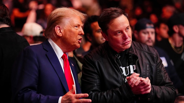 Tổng thống đắc cử Mỹ Donald Trump và Elon Musk tại sự kiện UFC 309 ở thành phố New York ngày 16/11. Ảnh: Getty.