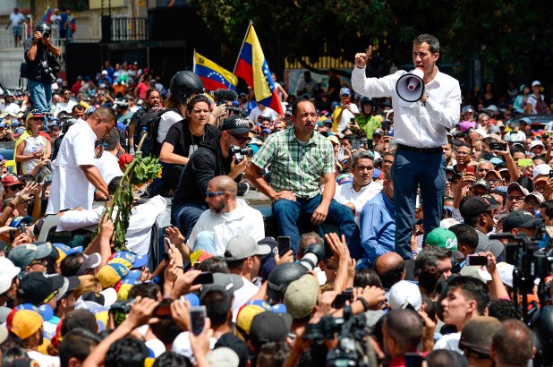 Lãnh đạo phe đối lập với chính phủ Venezuela, tổng thống tự xưng Juan Guaido phát biểu trong một cuộc biểu tình. 