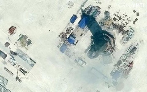 Hình ảnh vệ tinh một số công tình mà Trung Quốc ngang nhiên xây dựng phi pháp trên bãi Subi ở Biển Đông. Ảnh Reuters