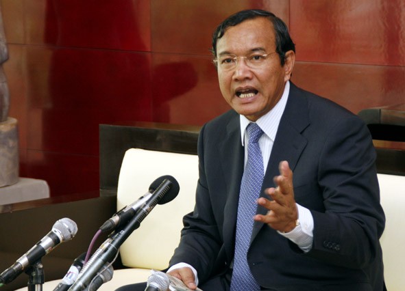 Bộ trưởng Bộ Ngoại giao và Hợp tác quốc tế của Vương quốc Campuchia Prak Sokhon.