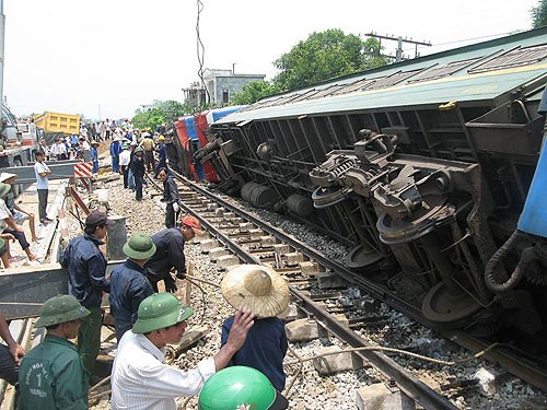 Hàng trăm toa tàu, đầu máy quá hạn đăng kiểm với thời gian... vài năm 