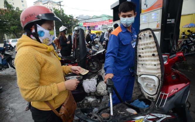 Chiều 3-10, Liên Bộ Công Thương - Tài chính đã quyết định điều chỉnh tăng giá xăng thêm 189 đồng/lít.