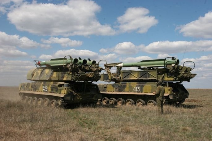 Mỗi xe phóng của hệ thống Buk-M2E mang 4 tên lửa - Ảnh: topwar