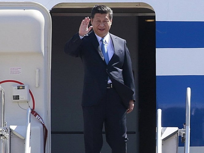 Chủ tịch Trung Quốc Tập Cận Bình có mặt tại phi trường quốc tế ở Manila (Philippines) vào ngày 17.11 để dự hội nghị thượng đỉnh APEC - Ảnh: Reuters