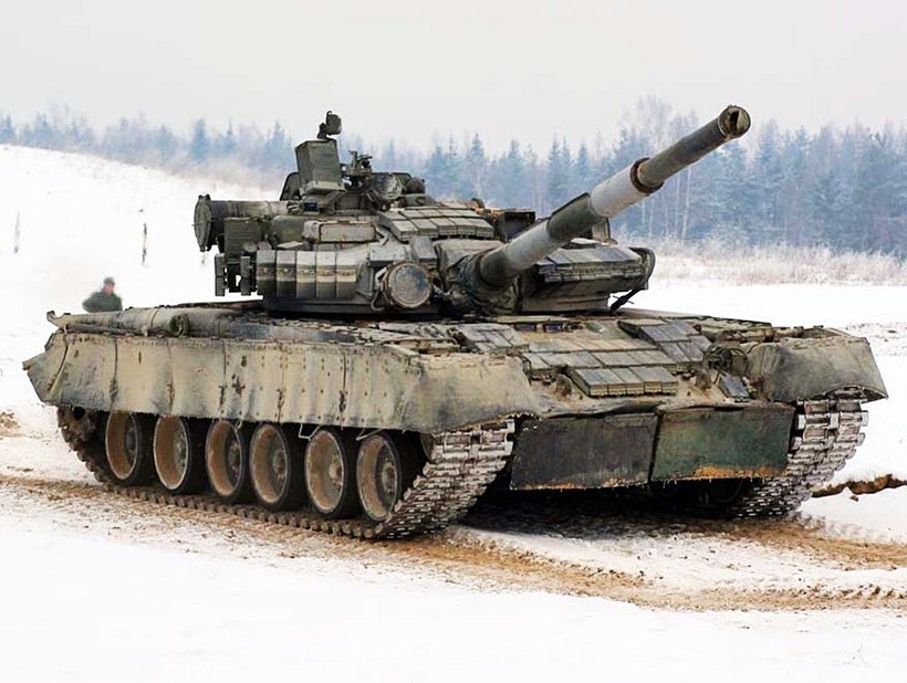 Xem sức mạnh một tiểu đoàn tăng T-80 Nga diễn tập trên thực địa