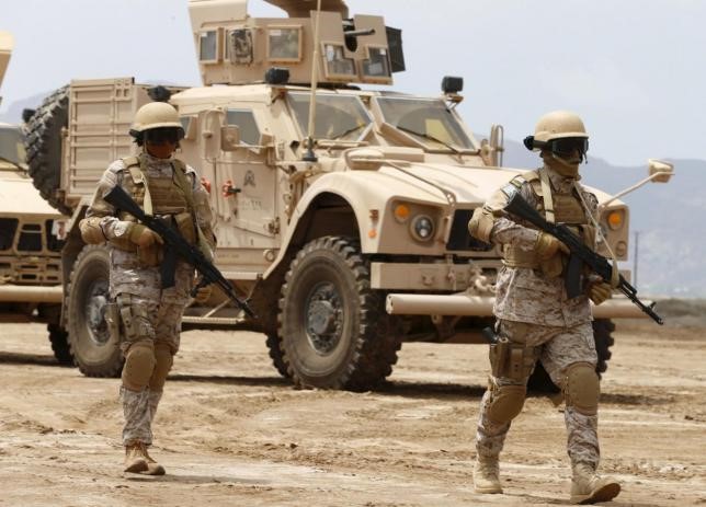 Binh sĩ Ả Rập Xê Út tại một căn cứ ở Yemen. Ả Rập Xê Út đang dẫn đầu chiến dịch chống lực lượng nổi dậy Houthi ở Yemen - Ảnh: Reuters