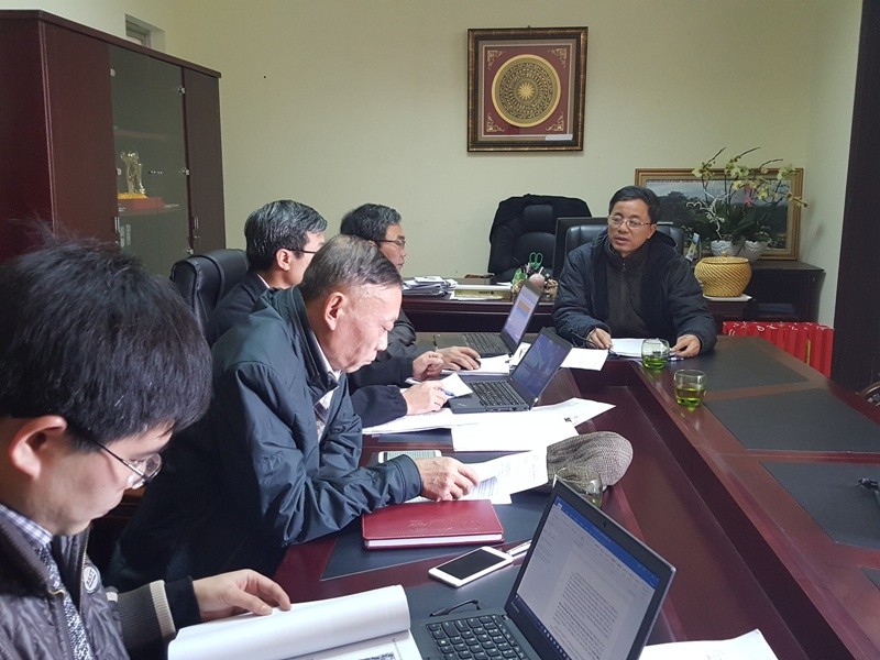 Ông Nguyễn Phi Truyền (ngoài cùng, bên phải) làm việc cùng Vụ Pháp chế (Tổng Cục Lâm nghiệp - Bộ NN&PTNT) vào sáng 1/3.