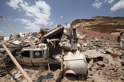 Video phiến quân Huthis phục kích đoàn xe Arab Saudi trên đường đèo ở miền nam Yemen.