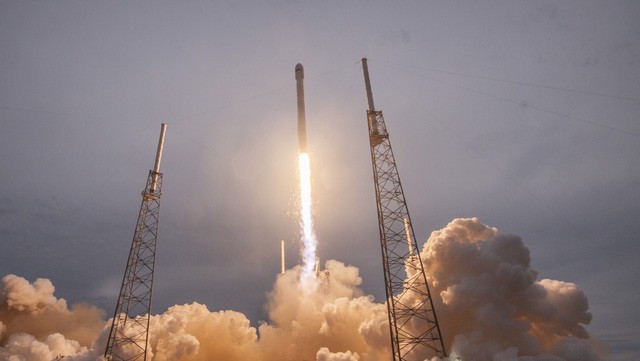 SpaceX đặt một dấu mốc quan trọng khi hợp tác với Không quân Mỹ và phục vụ các nhiệm vụ quân sự.