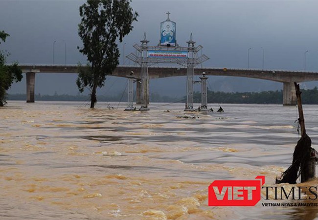 Lũ đe dọa miền Trung, Bắc Trung Bộ tiếp tục thiệt hại, Quảng Bình lại là "rốn lũ" (ảnh: Quang Vinh)