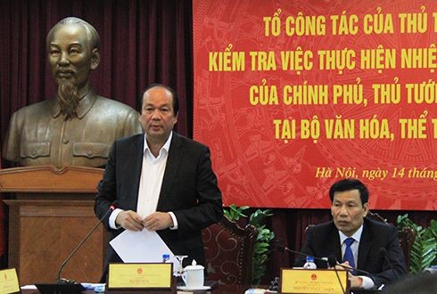 Ông Mai Tiến Dũng (bìa trái) và Bộ trưởng Văn hóa Nguyễn Ngọc Thiện tại cuộc làm việc sáng 14/2