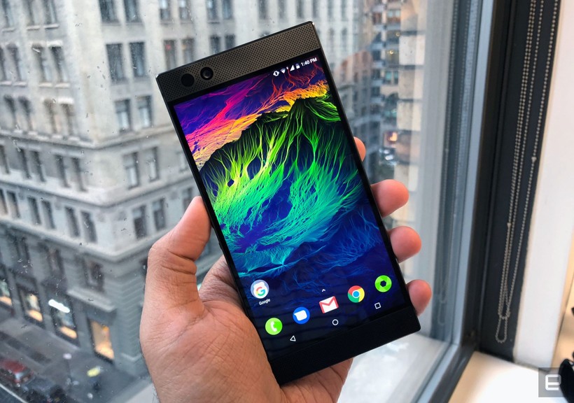 Razer Phone ra mắt 15/11/2017, là mẫu smartphone đầu tay của Razer (Nguồn: Engadget)