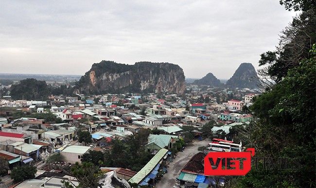 Các cụm loa đài trên địa bàn các phường bị phản ánh "nhiễm sóng phát tiếng Trung Quốc" vẫn phát bình thường, không tạm dừng.