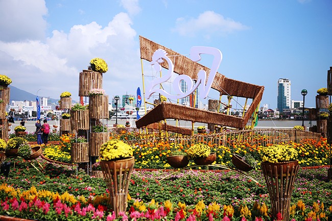 VietTimes, sáng 30 Tết, Đinh Dậu 2017, Đà Nẵng, đường hoa, Bạch Đằng