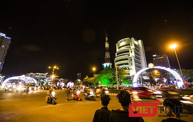 VietTimes, Tết cổ truyền, Đinh Dậu, đêm 30 Tết, Đà Nẵng, Bí thư, Nguyễn Xuân Anh, lung linh