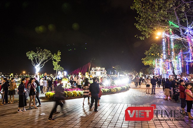 VietTimes, Tết cổ truyền, Đinh Dậu, đêm 30 Tết, Đà Nẵng, Bí thư, Nguyễn Xuân Anh, lung linh