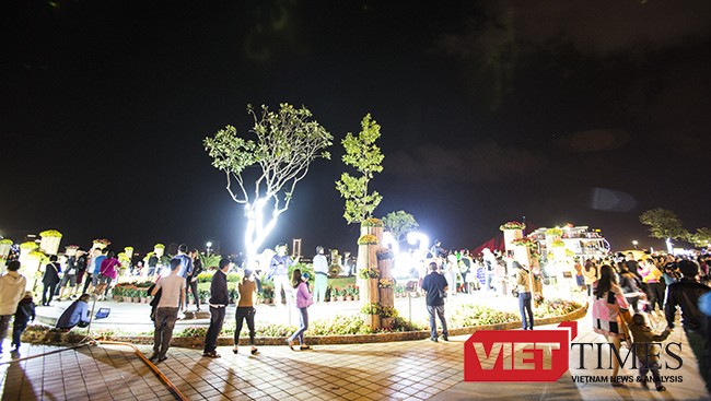 VietTimes, Tết cổ truyền, Đinh Dậu, đêm 30 Tết, Đà Nẵng, Bí thư, Nguyễn Xuân Anh, lung linh