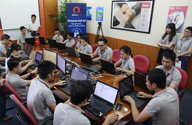 WhiteHat Drill 04 có chủ đề “Ransomware: Xử lý và phòng chống”, thu hút sự tham gia của 80 đội từ các ngân hàng, Sở TT&TT, trường đại học công nghệ và doanh nghiệp trên toàn quốc.