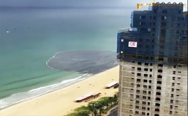 Đà Nẵng vẫn chưa có biện pháp căn cơ để giải quyết tình trạng nước thải ô nhiễm tấn công bãi biển như thời gian qua