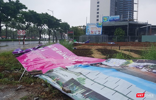 Mưa lớn kèm gió to đã quật ngã nhiều hạng mục phục vụ sự kiện Tuần lễ cấp cao APEC diễn ra tại Đà Nẵng vào đầu tháng 11 tới