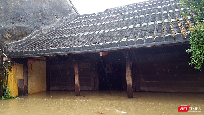 Lũ ngập phố cổ, Hội An sẵn sàng sơ tán dân khỏi vùng nguy hiểm ảnh 4
