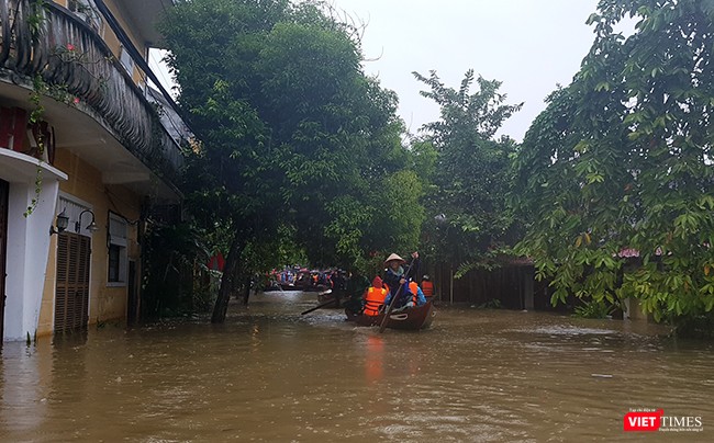 Lũ ngập phố cổ, Hội An sẵn sàng sơ tán dân khỏi vùng nguy hiểm ảnh 5
