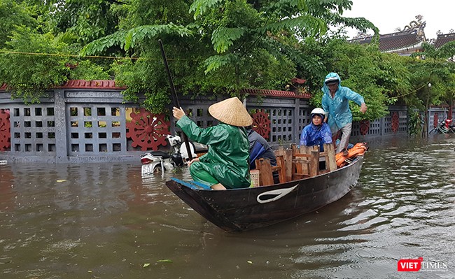 Lũ ngập phố cổ, Hội An sẵn sàng sơ tán dân khỏi vùng nguy hiểm ảnh 6
