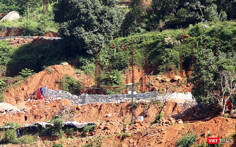 Một cụm móng biệt thự được kiên cố bằng kè đá hộc chống sạc lở