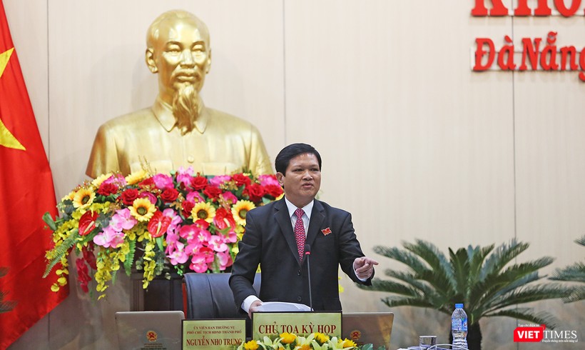 ông Nguyễn Nho Trung, Phó Chủ tịch HĐND TP nói: “Việc tinh giản biên chế cần ban hành sớm, cần xây dựng lại kế hoạch, cơ cấu sử dụng người lao động, xử lý các hợp đồng lao động