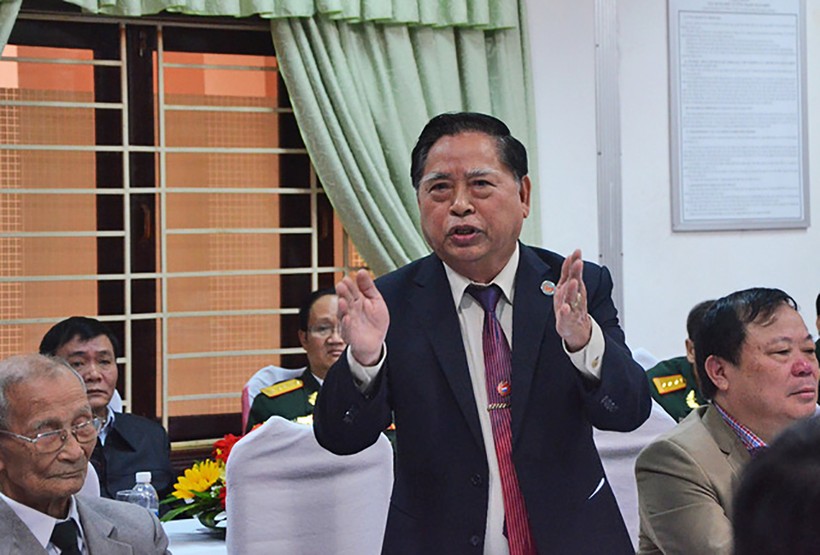 Thiếu tướng Trương Minh Hùng, nguyên phó tư lệnh Quân khu V, trao đổi tại buổi gặp mặt - Ảnh: P.N.