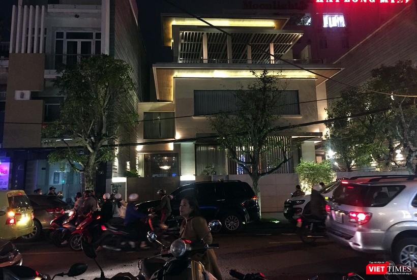 Trước đó, chiều tối cùng ngày, lực lượng an ninh điều tra Bộ Công an đã tiến hành khám xét nhà ông Phan Văn Anh Vũ