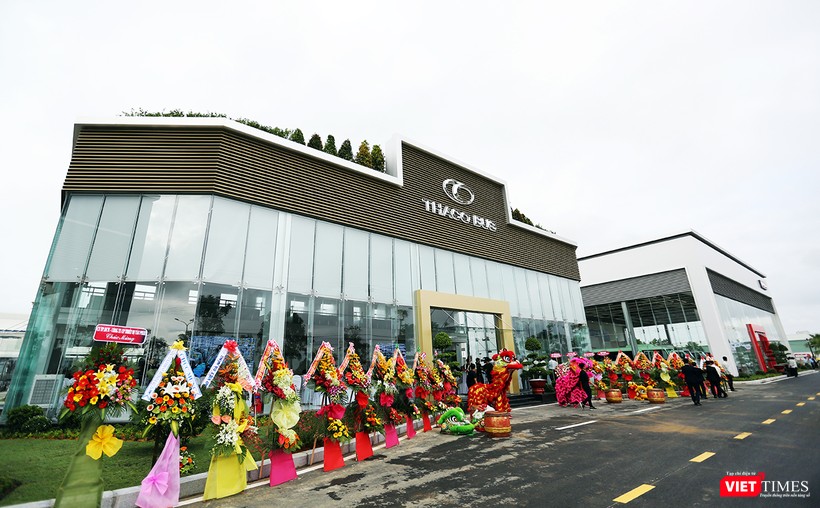 Trung tâm ô tô tải, bus Thaco được xây dựng trên tổng diện tích hơn 26.000 m2, với tổng kinh phí 142 tỷ đồng, trên tuyến QL1A, thuộc địa phận xã Hòa Phước, huyện Hòa Vang, TP Đà Nẵng.