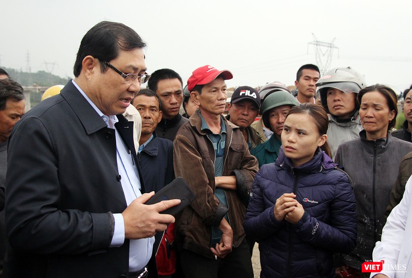 Ông Huỳnh Đức Thơ, Chủ tịch UBND TP Đà Nẵng có mặt ngay tại hiện trường để chỉ đạo khắc phục hậu quả