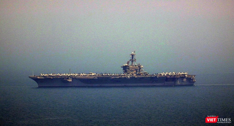 Cận cảnh siêu tàu sân bay Mỹ USS Carl Vinson đang neo đậu Tiên Sa ảnh 4