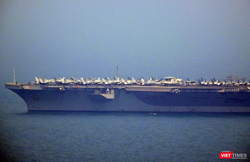 Cận cảnh siêu tàu sân bay Mỹ USS Carl Vinson đang neo đậu Tiên Sa ảnh 5