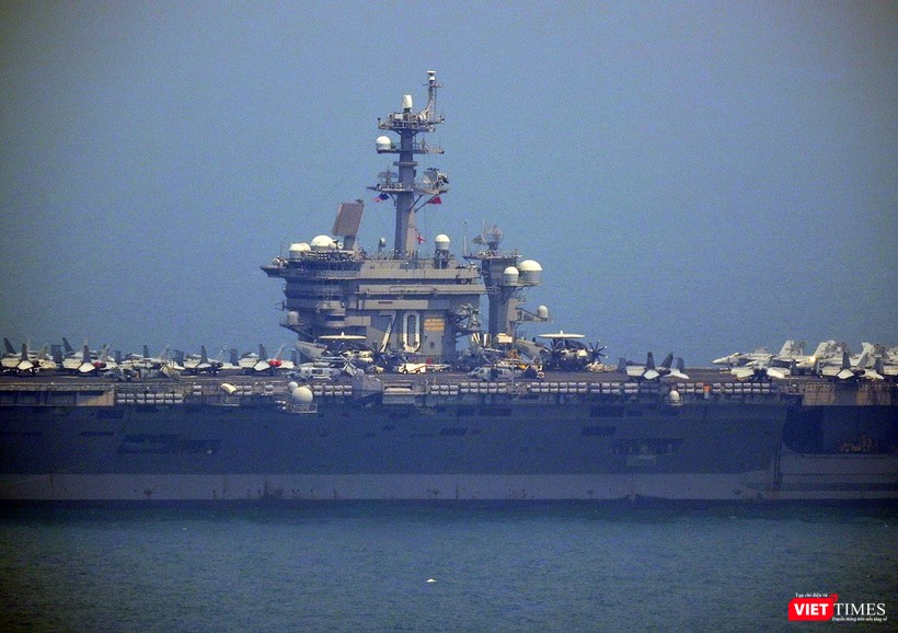 Cận cảnh siêu tàu sân bay Mỹ USS Carl Vinson đang neo đậu Tiên Sa ảnh 7
