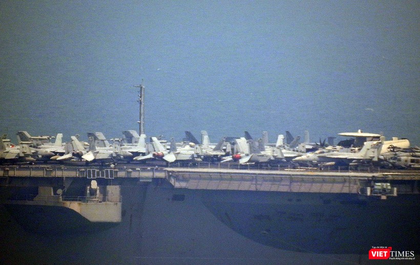 Cận cảnh siêu tàu sân bay Mỹ USS Carl Vinson đang neo đậu Tiên Sa ảnh 8