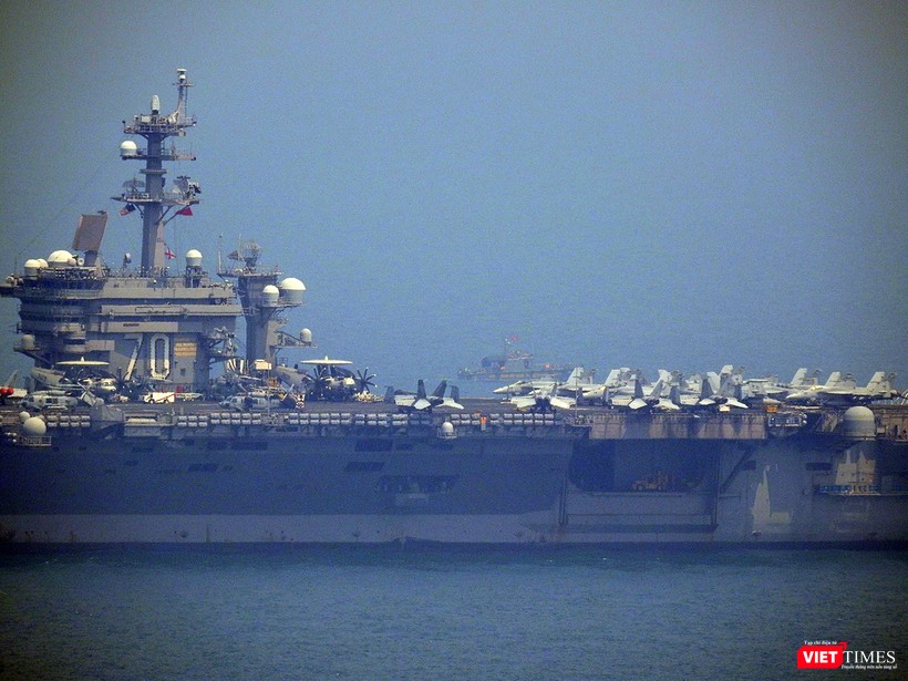 Cận cảnh siêu tàu sân bay Mỹ USS Carl Vinson đang neo đậu Tiên Sa ảnh 11