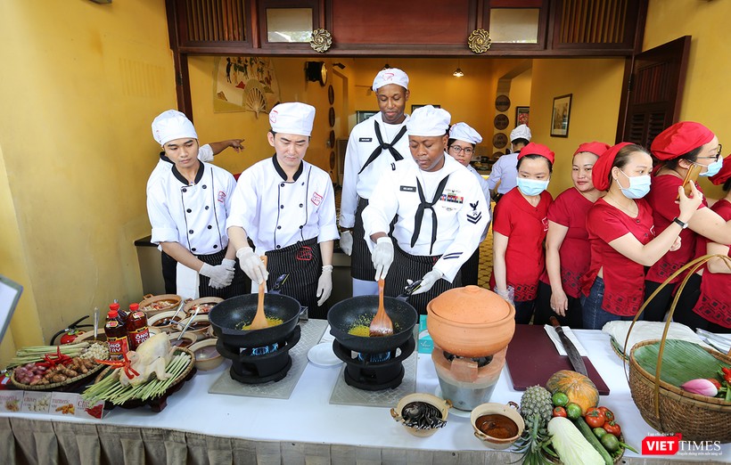 Toàn cảnh chuyến thăm lịch sử của đội tàu sân bay USS Carl Vinson ở Đà Nẵng ảnh 42