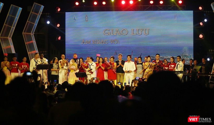 Toàn cảnh chuyến thăm lịch sử của đội tàu sân bay USS Carl Vinson ở Đà Nẵng ảnh 45